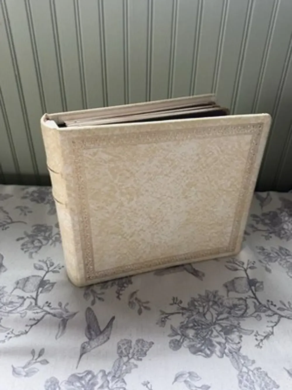 Vtg Art Leather Perma-Bound Photo Album Large White 10 Page Gold Metal Edge